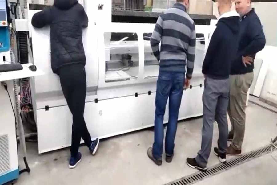 國(guó)外客戶(hù)設(shè)備安裝調(diào)試中